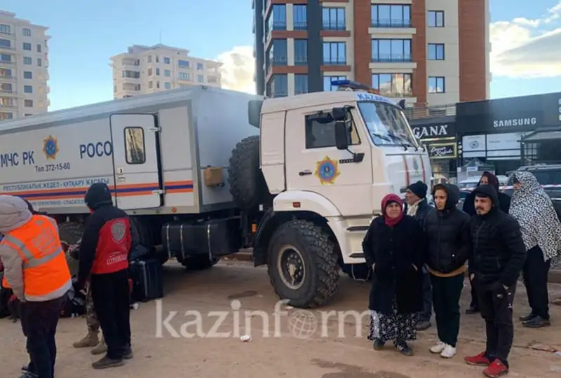 Землетрясение в Турции: подтверждена гибель 3703 человек