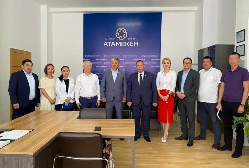 Senator Súıindik Aldashev Mańǵystaý oblysynyń turǵyndarymen kezdesti