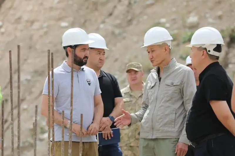 Сырым Шарипханов проверил ход строительства селезадерживающих плотин в Алматы