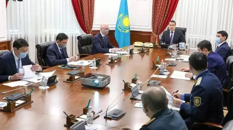 Ёқилғи ва мойлаш материалларини ноқонуний олиб чиқиш устидан назорат кучаяди – ҚР Ҳукумати