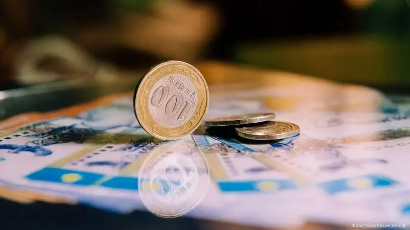 قازاقستان كىمگە جانە قانشا قارىز؟