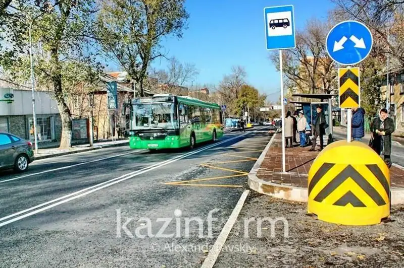 Проезд по автобусной полосе по проспекту Райымбека разрешили в Алматы