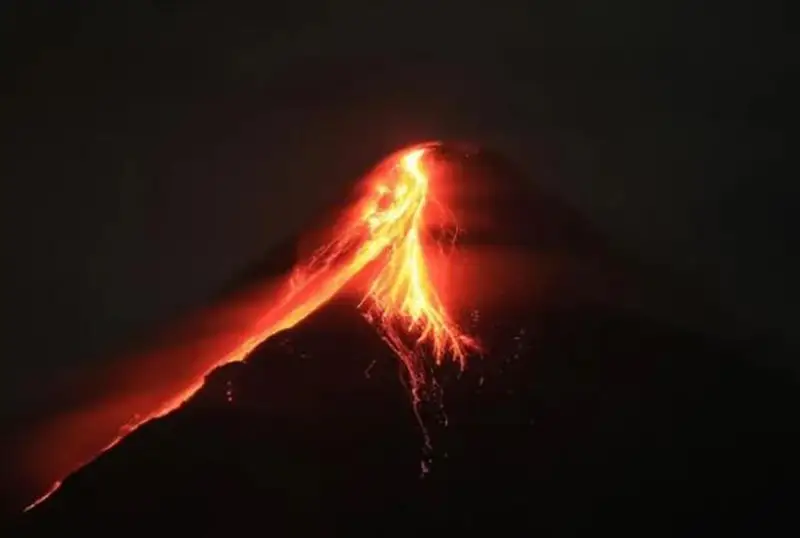 Вулкан Майон проснулся на Филиппинах