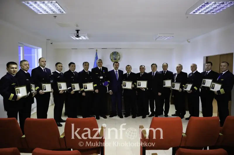 تۇركياعا قۇتقارۋشىلار مەن گۋمانيتارلىق جۇك جەتكىزگەن ۇشقىشتار ماراپاتتالدى