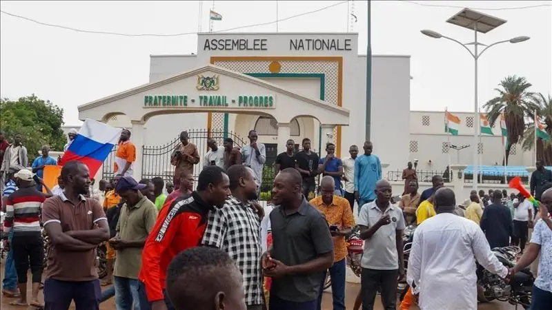 ءۇش مينيستر قاماۋعا الىندى