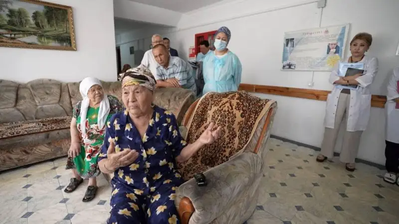 Дом престарелых проверяют в Семее: директор временно отстранена от работы