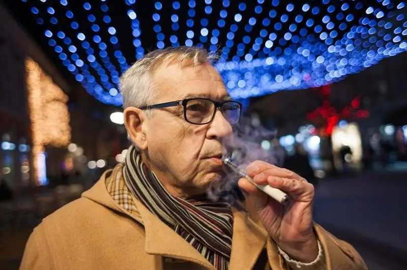 Обменяй, чтобы бросить сигареты: миллиону курильщиков раздадут бесплатные вейпы в Англии