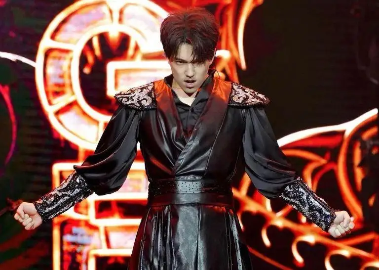 ديماش تۋعان كۇنىندە ءوزى جازعان جاڭا ءاننىڭ بەينەكليپىن جارىققا شىعارادى