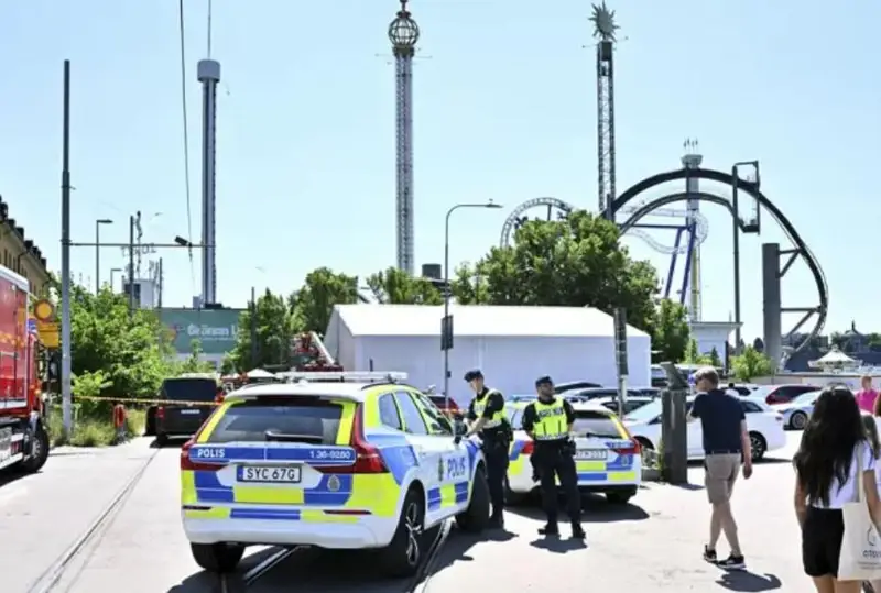 Люди выпали с американских горок в Швеции: есть погибшие