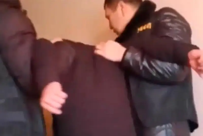 Qostanaı oblysynda 10 adamnan quralǵan top kásipkerlerdi bopsalap kelgen