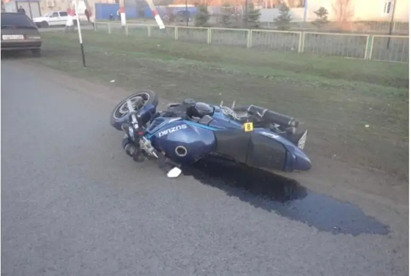 BQO-da júrgizýshi aýyl ishinde mototsıklshini mert qyldy