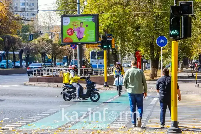 Полиция усилит контроль на Арбате после жалоб алматинцев на мопедистов