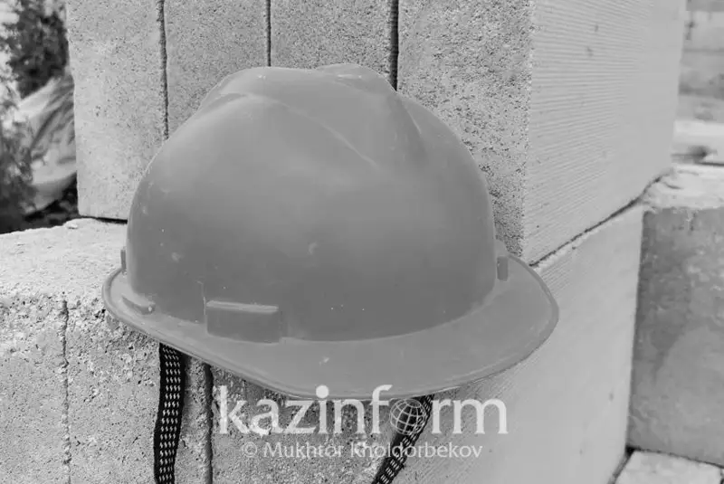 Строитель упал с 16 этажа в Астане