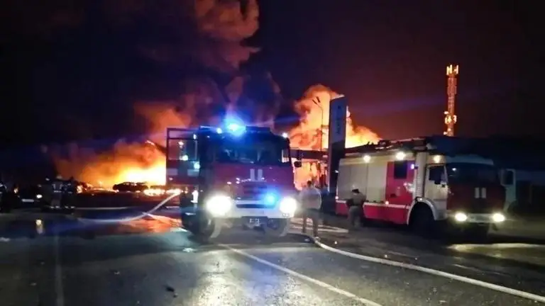 Махачқалъадаги ёқилғи қуйиш шохобчасидаги портлашда 12 киши ҳалок бўлди, 70 га яқин киши касалхонада