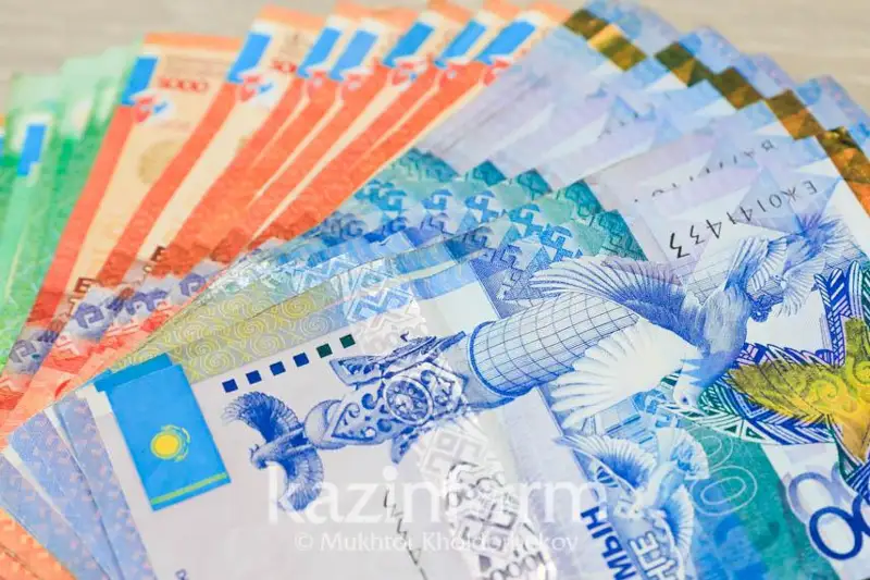 В каких отраслях сложился наибольший рост среднемесячной зарплаты