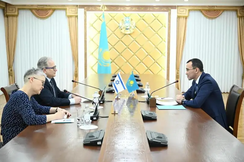 Маулен Ашимбаев и посол Израиля обсудили развитие партнерства между странами