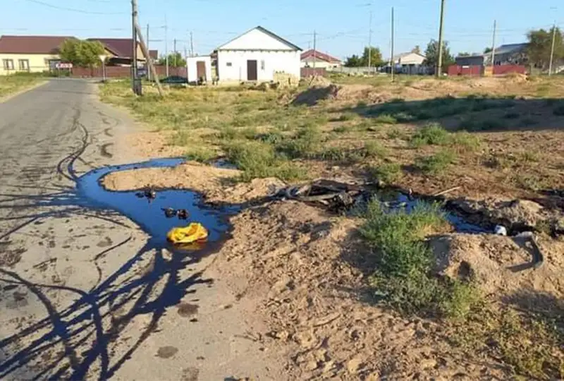 Разлив нефтепродуктов обнаружили на территории Атырау