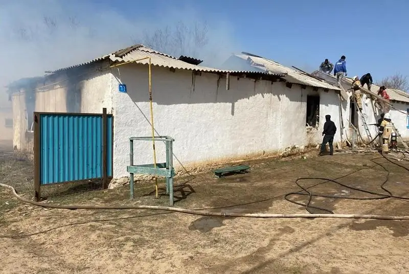 Batys Qazaqstanda turǵyn úı órtenip ketti