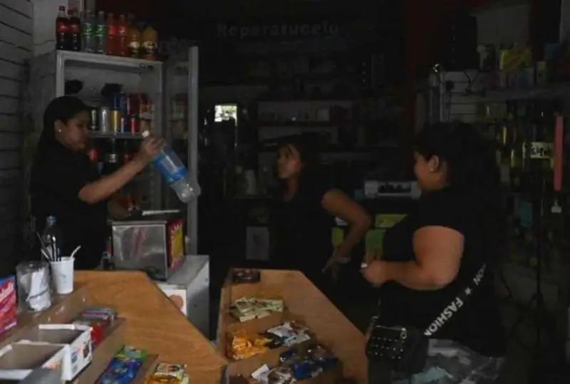 Аргентинада ҳалокатли ёнғин туфайли мамлакатнинг ярми электрсиз қолди