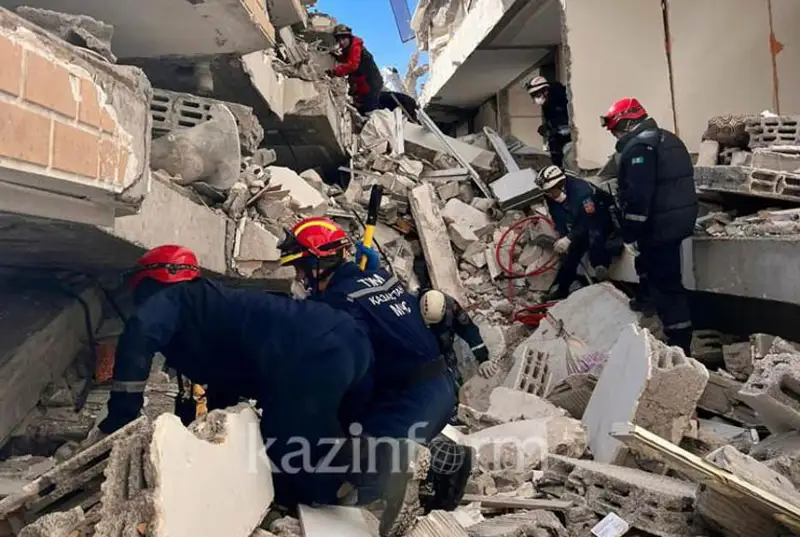 Қозоғистон қутқарувчилари Туркияда кечаю кундуз ишламоқда