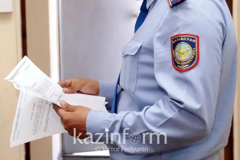 لەنيندى قايتارىڭدار!: التاي قالاسىندا بۇزىلىپ قالعان ەسكەرتكىش ماڭىنا جازۋ جازعان ادام ىزدەستىرىلۋدە