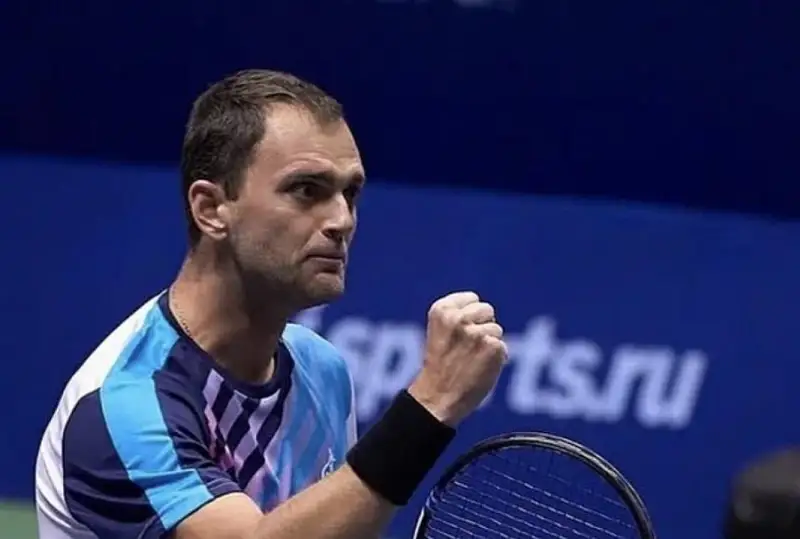 Александр Недовесов успешно стартовал на турнире АТР 250