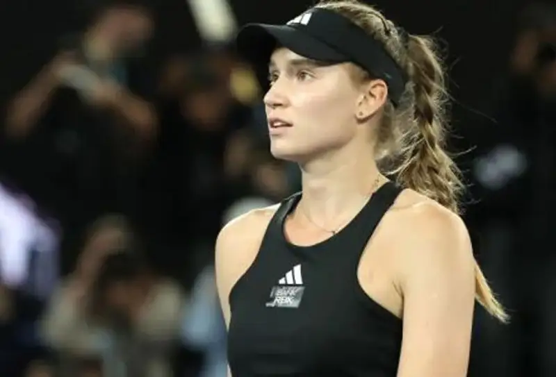 Elena Rybakına Tsıntsınnatı týrnırinde jarysty jalǵastyrýdan bas tartty