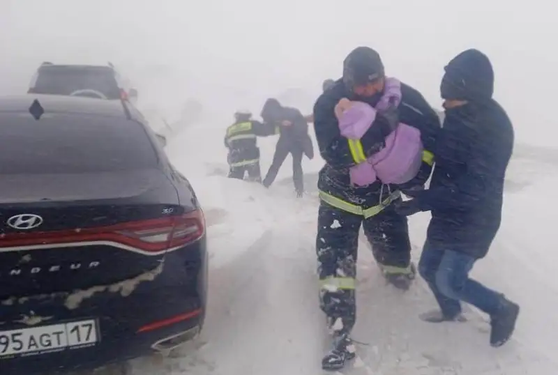 В Жамбылской области с автодорог спасены 326 человек