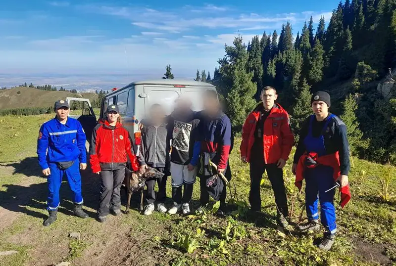 Трое подростков заблудились в горах Заилийского Алатау
