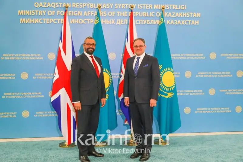 Роман Василенко и Джеймс Клеверли провели переговоры в Астане