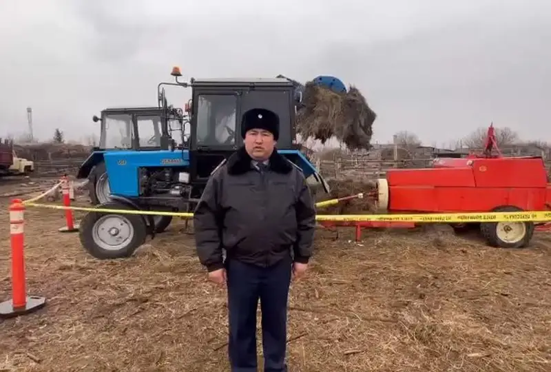 Подростка намотало на вал тюковального пресса в Абайской области