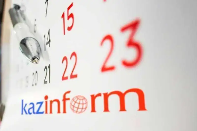 17 mamyr. Týǵan kún ıeleri