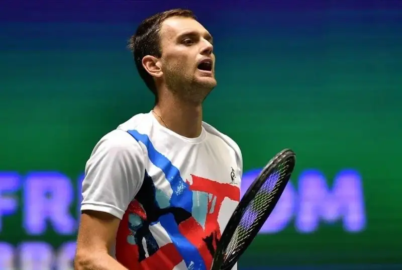 Александр Недовесов уступил в «парах» на турнире в Лионе