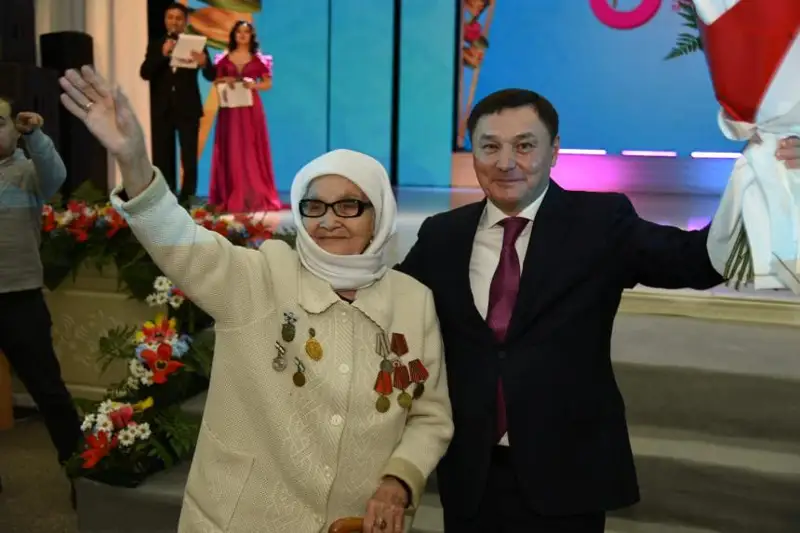 Aqmola oblysynda 8 naýryz merekesine oraı bir top arýlar marapatqa ıe boldy