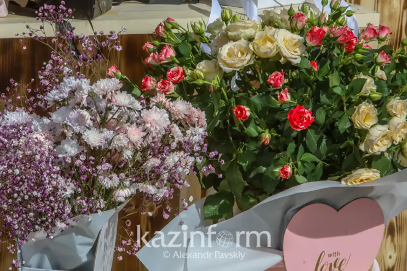Qazaqstanǵa jyl basynan beri 24,6 mln dana gúl ákelindi