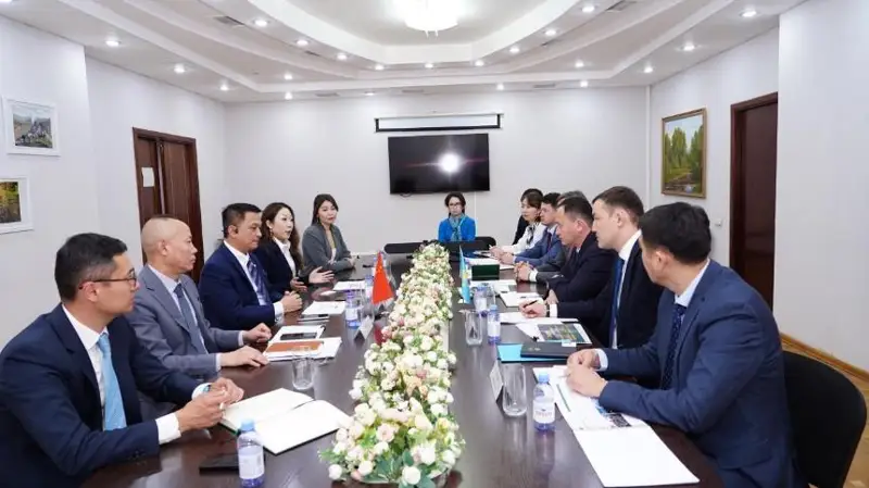 工基发展部副部长会见香港公司代表
