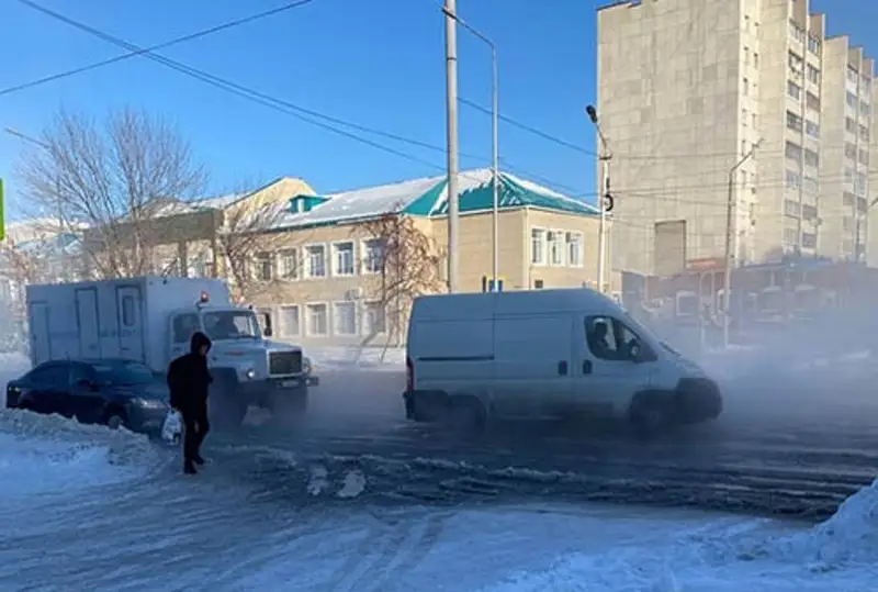 Несколько домов в Костанае остались без воды из-за коммунальной аварии