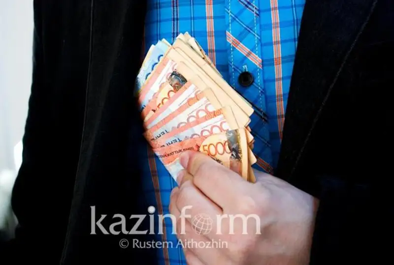 Сельского акима подозревают в получении взятки в СКО