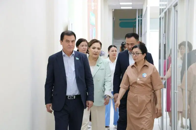 Социальные объекты города Шымкент посетили сенаторы