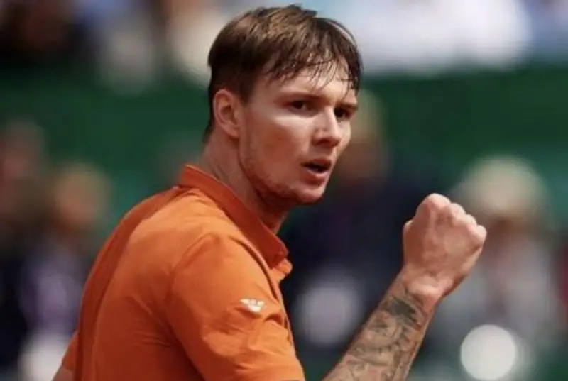 Лучший теннисист Казахстана с победы стартовал на турнире в Риме