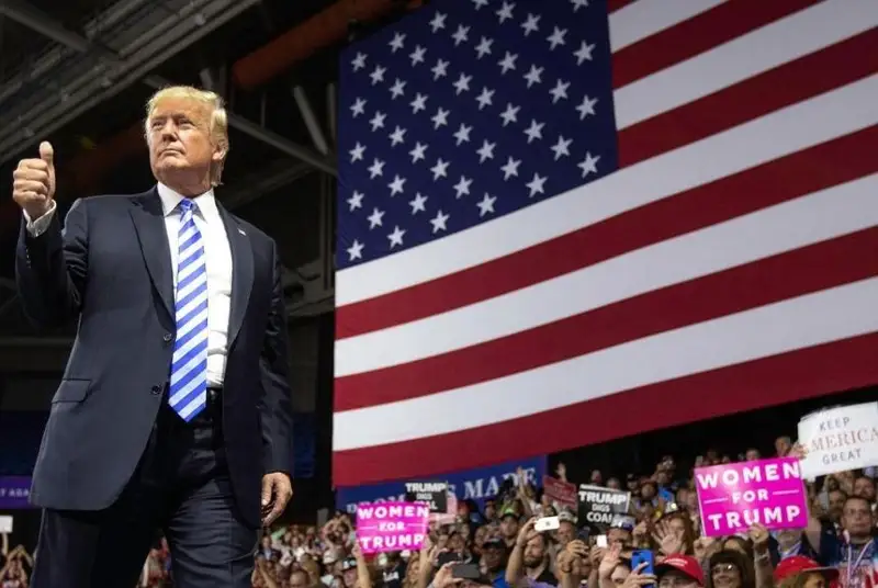 دونالد ترامپ 200 مىڭ دوللار كەپىلمەن بوساتىلدى