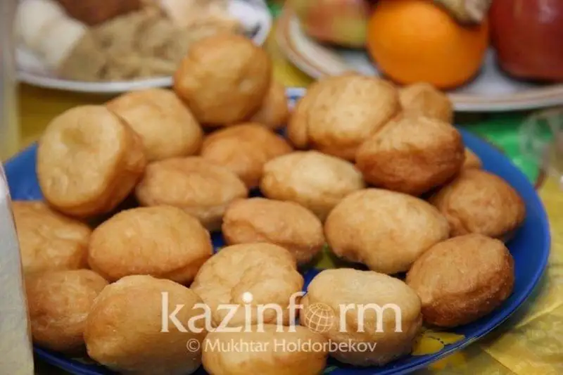 В Казахстане установлен новый рекорд по приготовлению баурсаков