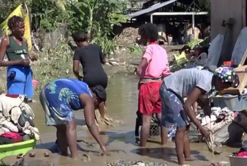 После наводнений на Гаити обрушилось землетрясение: есть жертвы