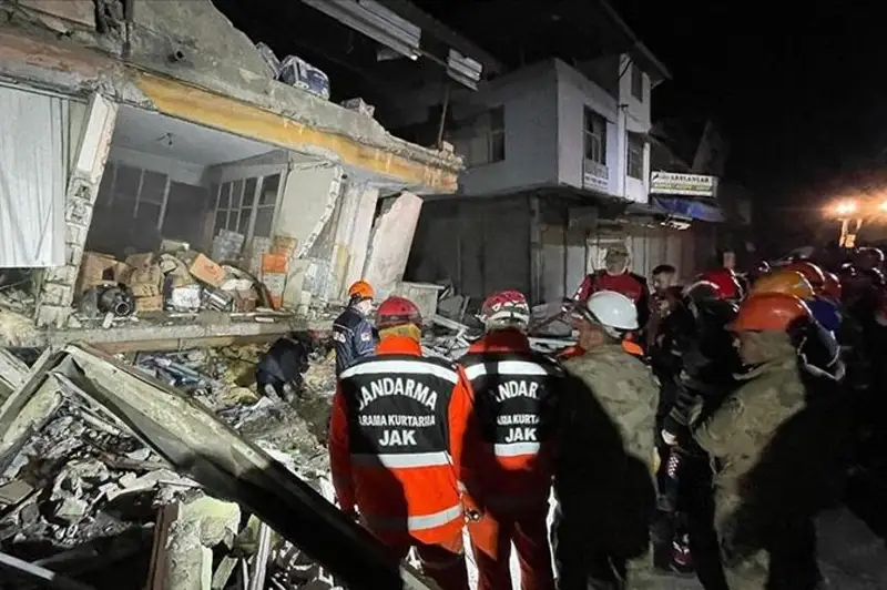 Число пострадавших от нового землетрясения в Турции возросло до 294 человек