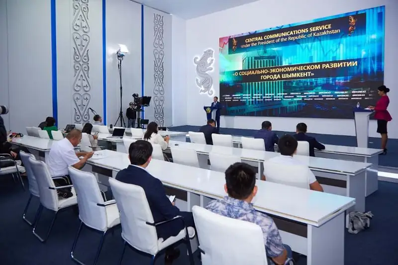 Почему крошится новый асфальт, ответил аким Шымкента