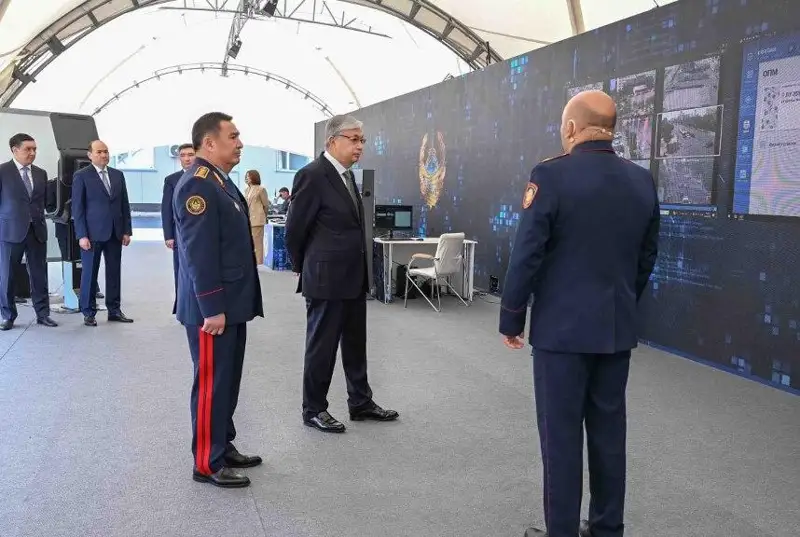 Президент ознакомился с цифровым проектом по легализации автотранспортных средств