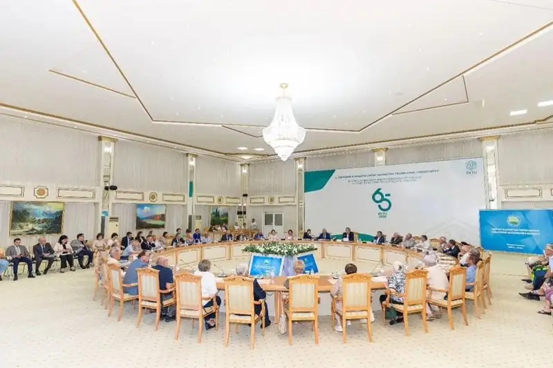 Аким ВКО встретился с представителями совета ветеранов региона