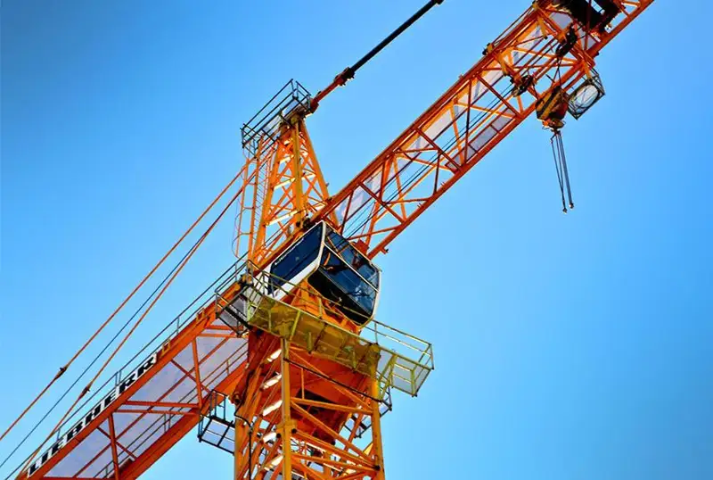 كوپىر قۇرىلىسى كەزىندە كران قۇلاپ، 17 ادام قازا تاپتى