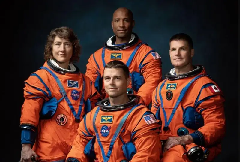 NASA Айды айналып ұшатын экспедиция мүшелерін таныстырды