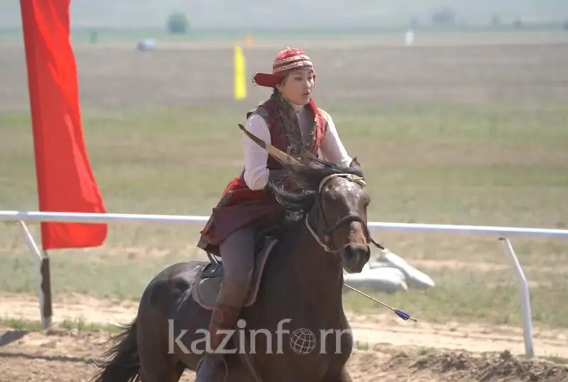 Taldyqorǵanda Jeńis kúnine oraı ótken báıgege 120-dan astam shabandoz qatysty